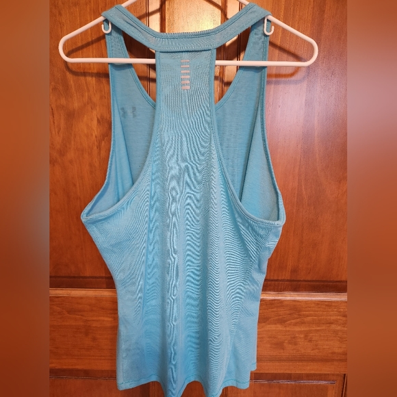 Under Armour XL Heat gear Aqua tank top - Picture 4 of 5